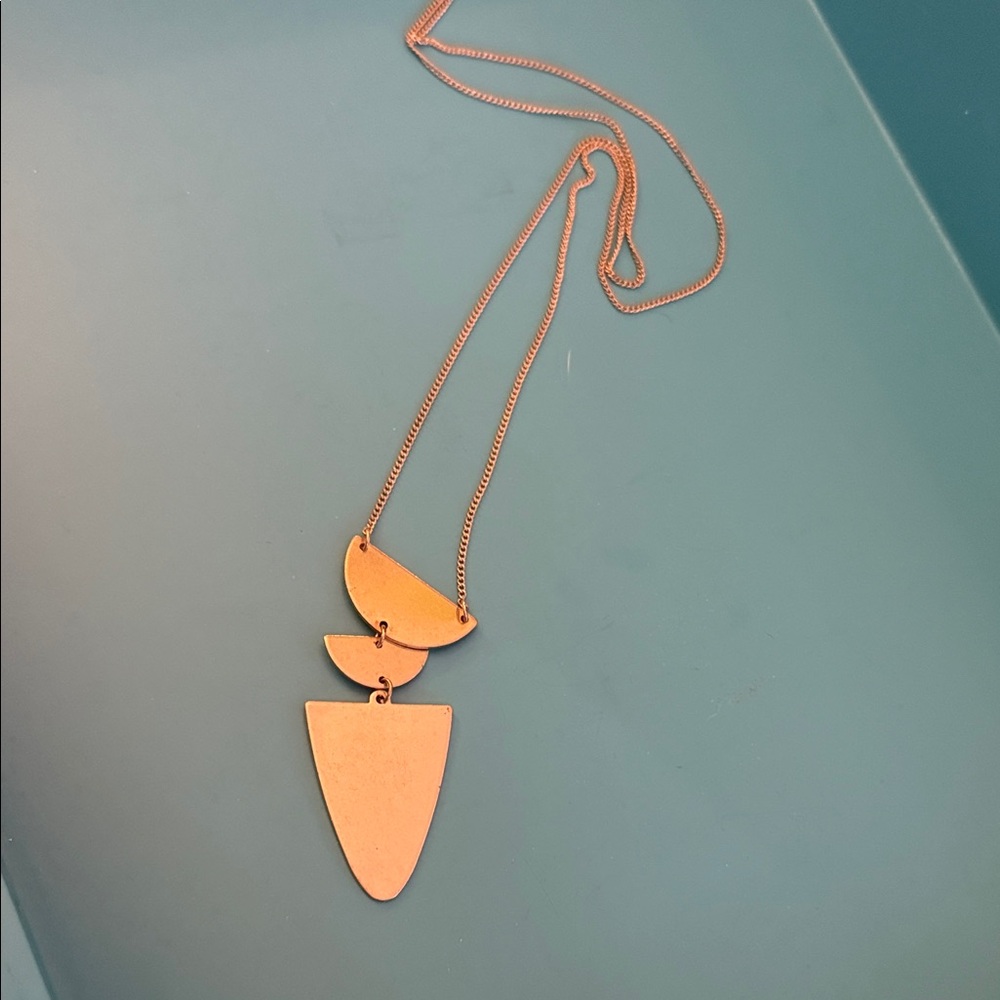 Elegant Gold Geometric Pendant Necklace